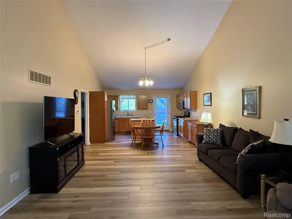 23263 Pinewood Drive Taylor City MI 48180