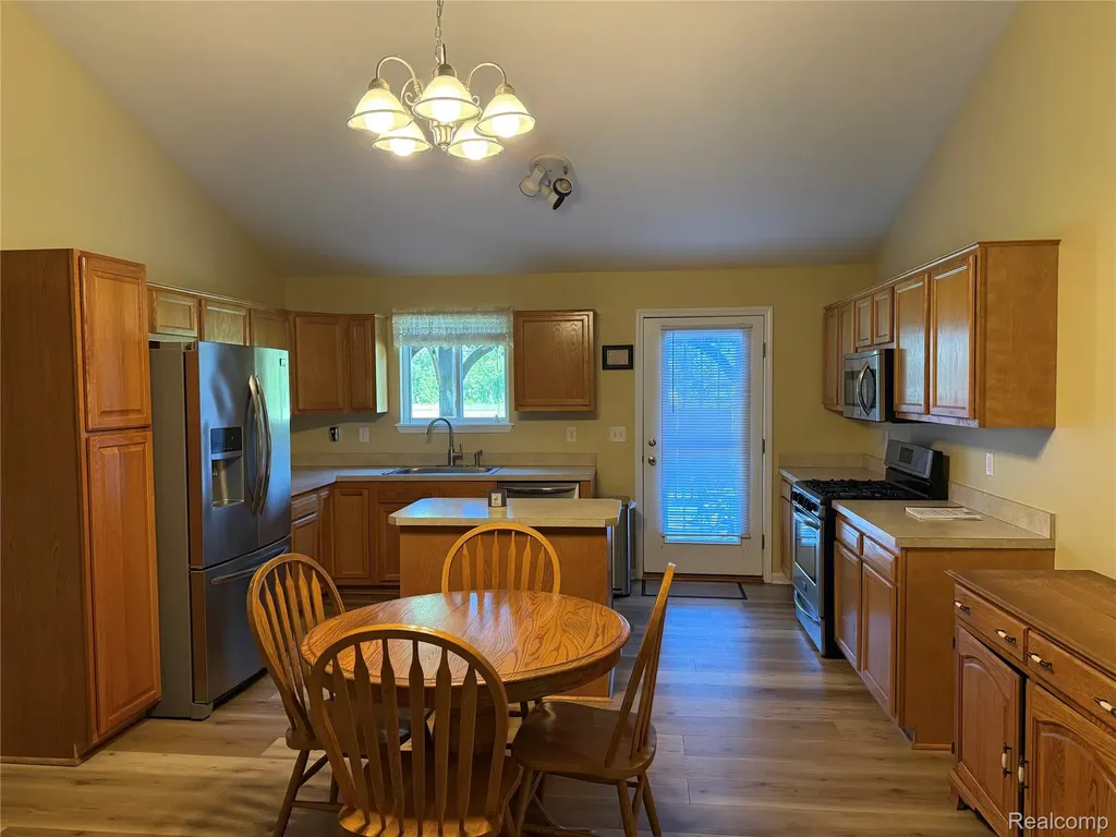 23263 Pinewood Drive Taylor City MI 48180