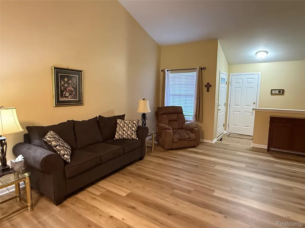 23263 Pinewood Drive Taylor City MI 48180