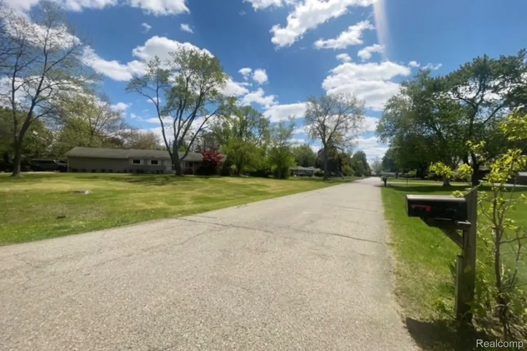 7166 Cottonwood Knoll West Bloomfield Charter Township MI 48322
