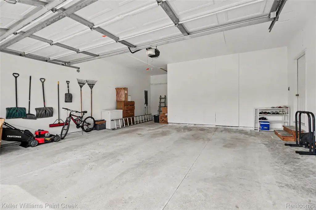 3281 Troy Drive Troy City MI 48083