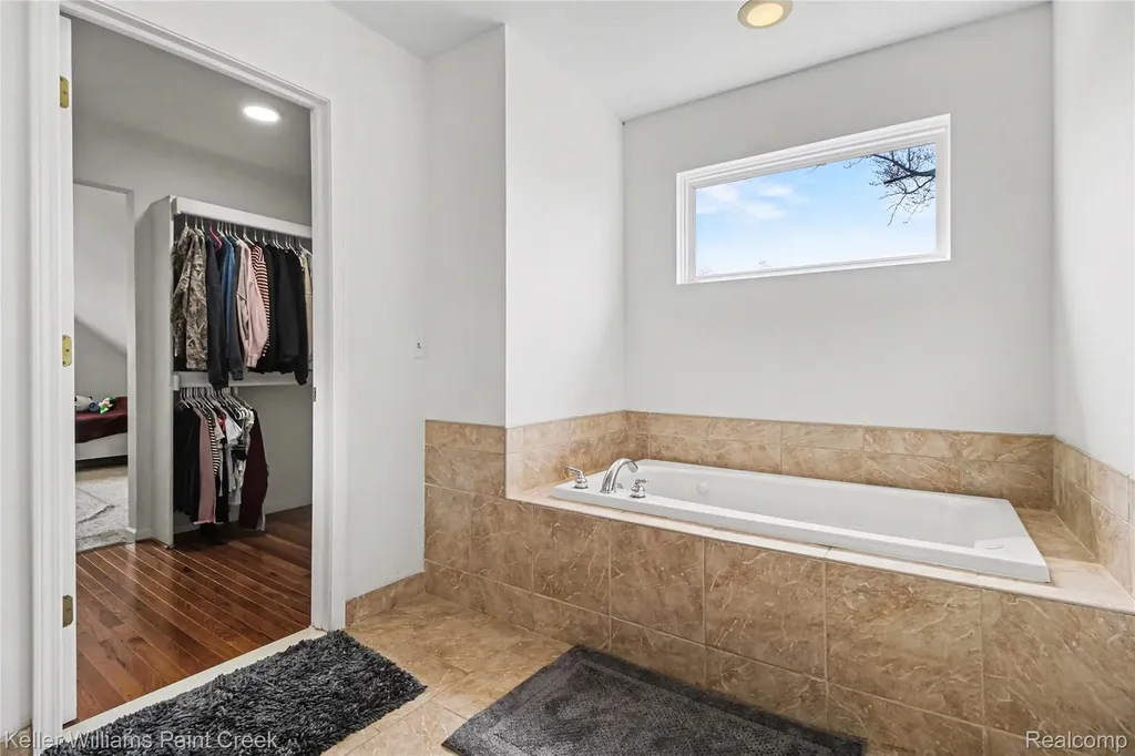 3281 Troy Drive Troy City MI 48083