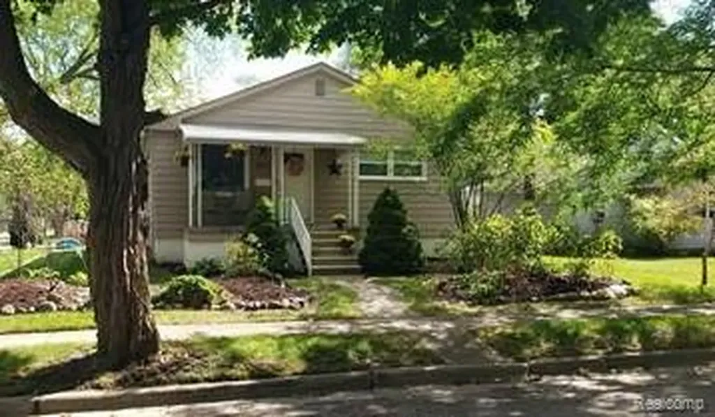301 W Liberty Street Plymouth City MI 48170