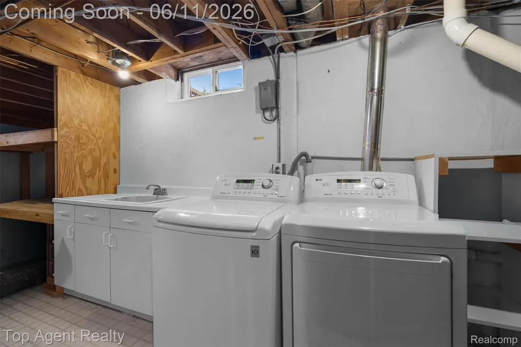 8908 Birkhill Drive Sterling Heights City MI 48314