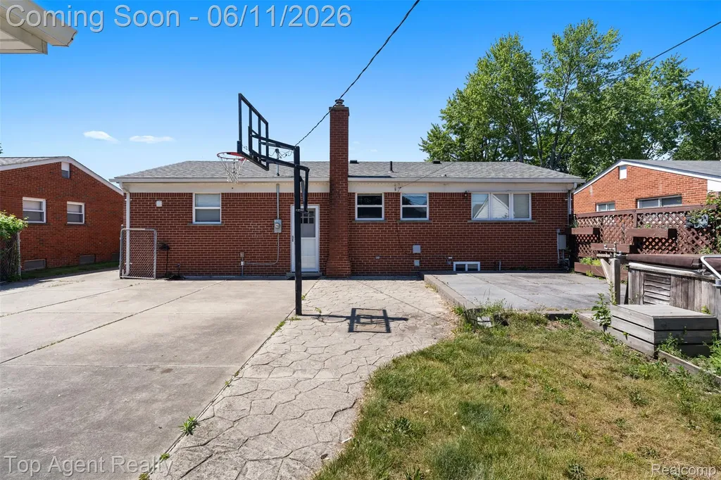 8908 Birkhill Drive Sterling Heights City MI 48314