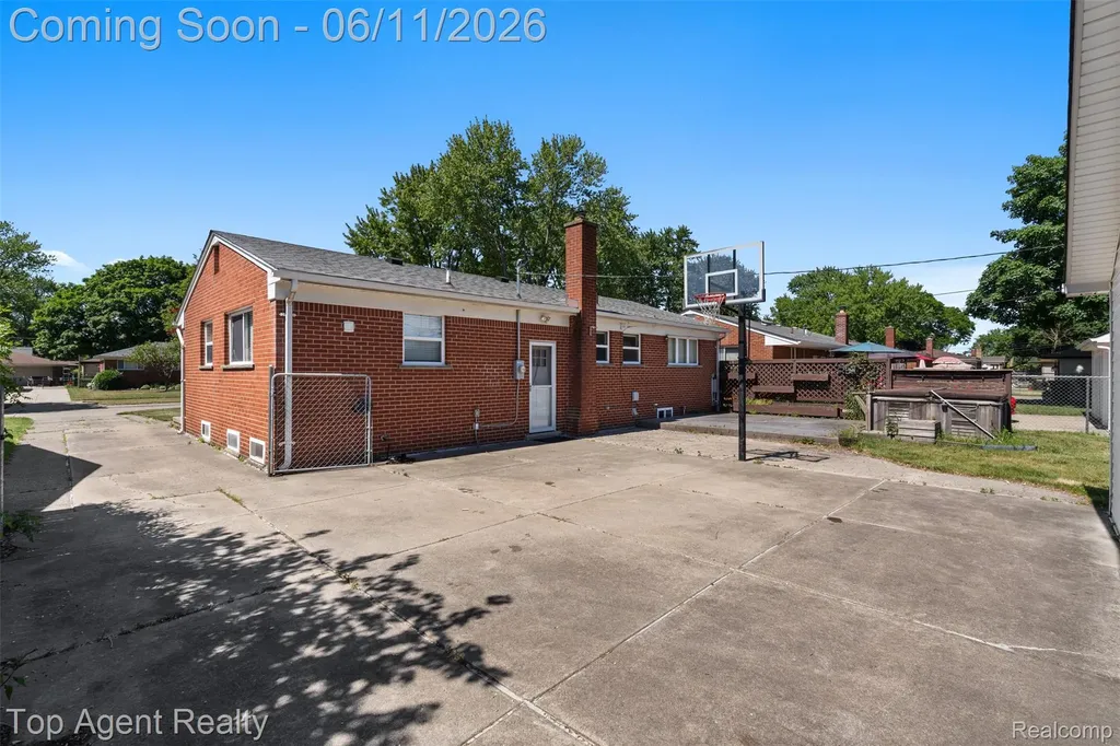 8908 Birkhill Drive Sterling Heights City MI 48314
