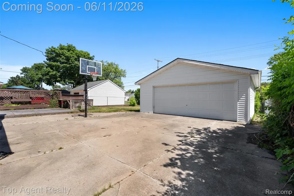 8908 Birkhill Drive Sterling Heights City MI 48314
