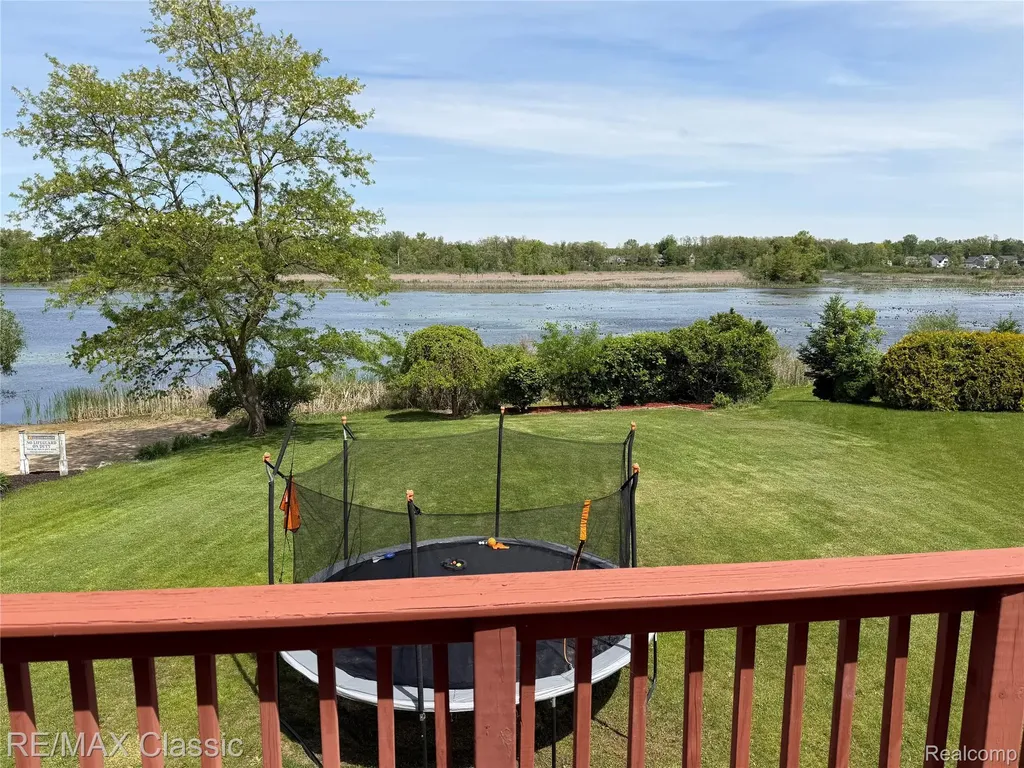 1953 Twin Sun Circle Walled Lake City MI 48390