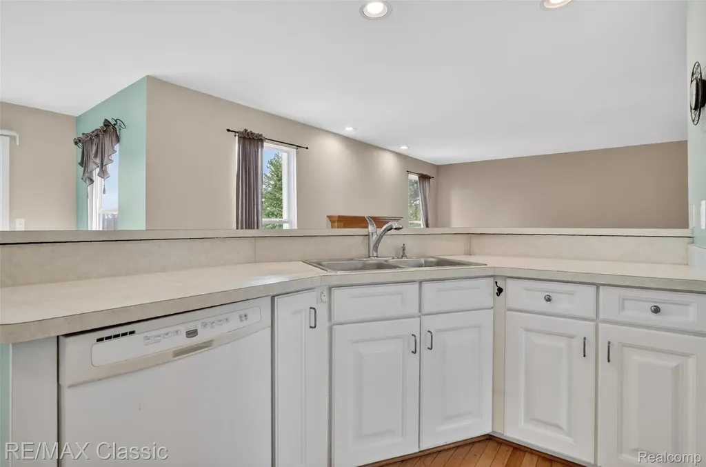 1953 Twin Sun Circle Walled Lake City MI 48390