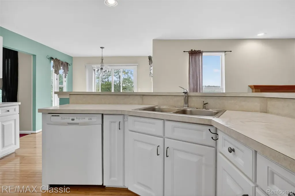 1953 Twin Sun Circle Walled Lake City MI 48390