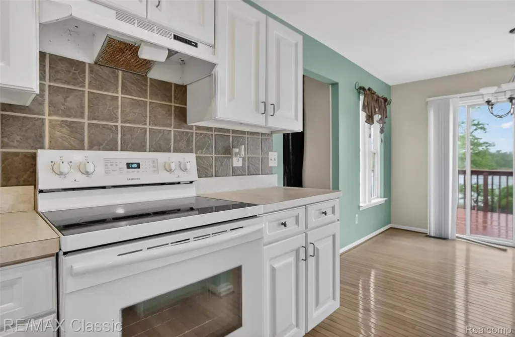 1953 Twin Sun Circle Walled Lake City MI 48390