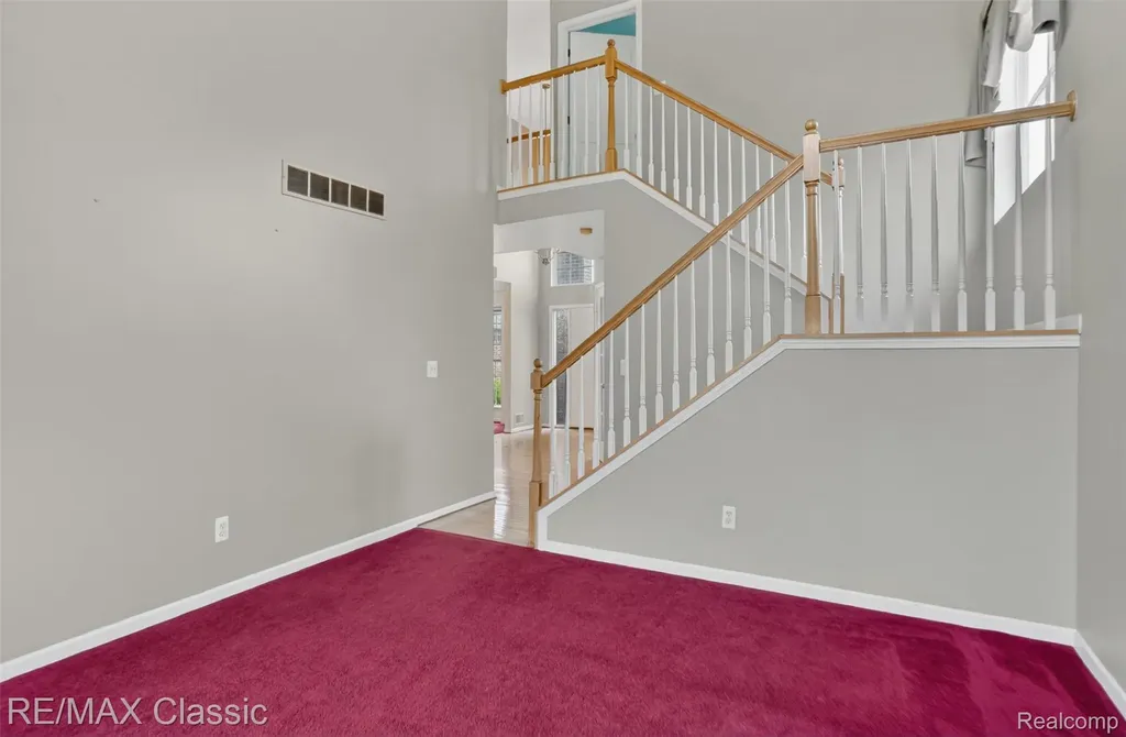 1953 Twin Sun Circle Walled Lake City MI 48390