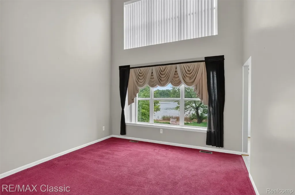 1953 Twin Sun Circle Walled Lake City MI 48390