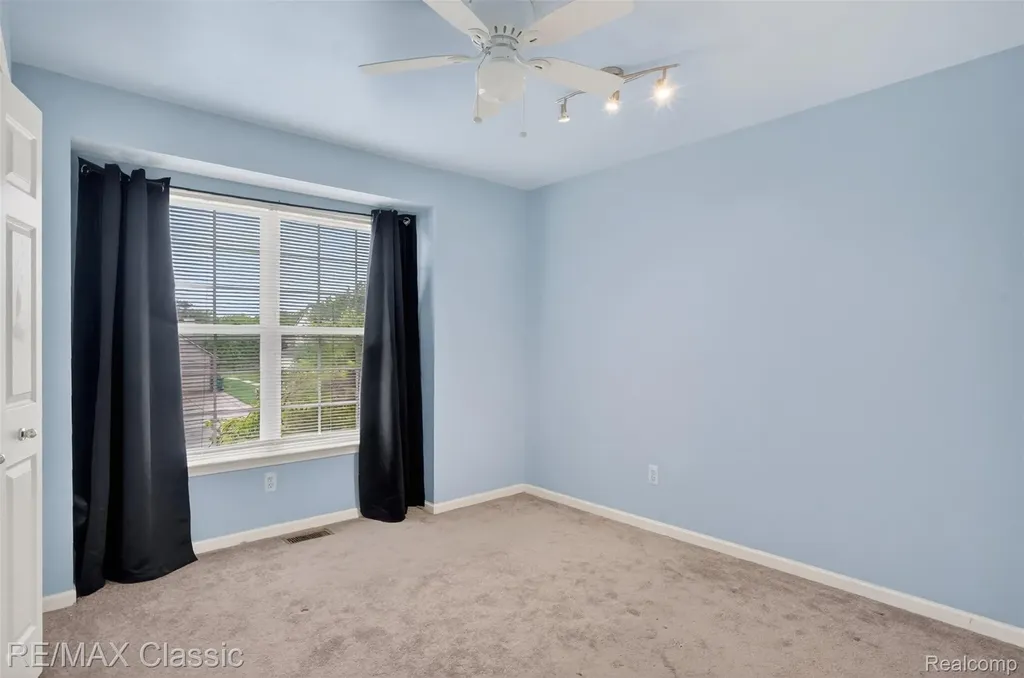 1953 Twin Sun Circle Walled Lake City MI 48390