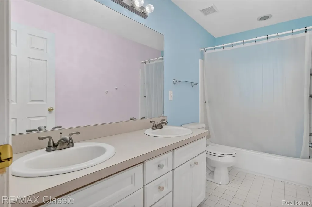 1953 Twin Sun Circle Walled Lake City MI 48390