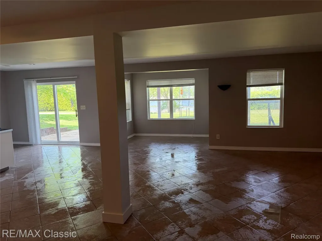 1953 Twin Sun Circle Walled Lake City MI 48390