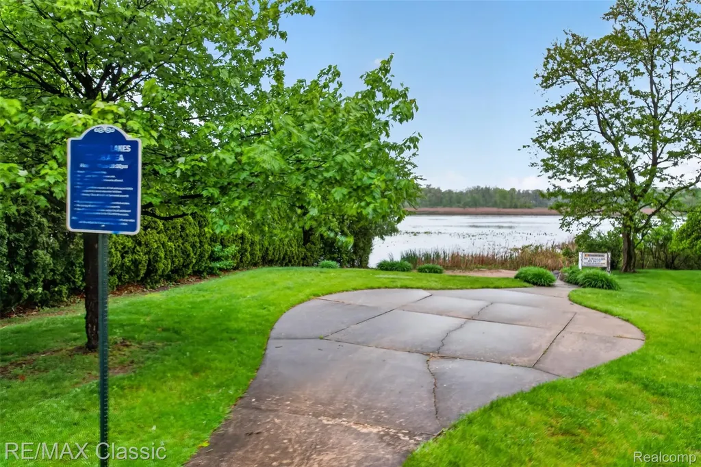 1953 Twin Sun Circle Walled Lake City MI 48390