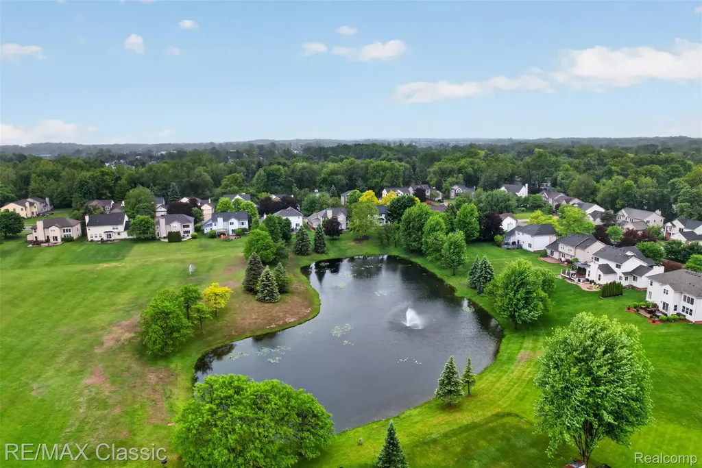 1953 Twin Sun Circle Walled Lake City MI 48390