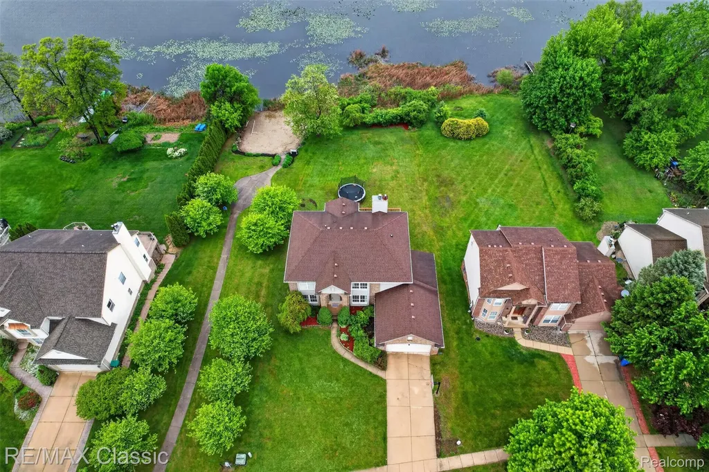 1953 Twin Sun Circle Walled Lake City MI 48390