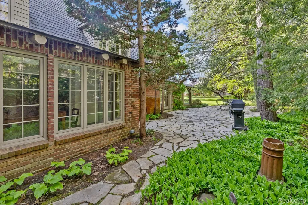 18234 Arselot Drive Northville Township MI 48168