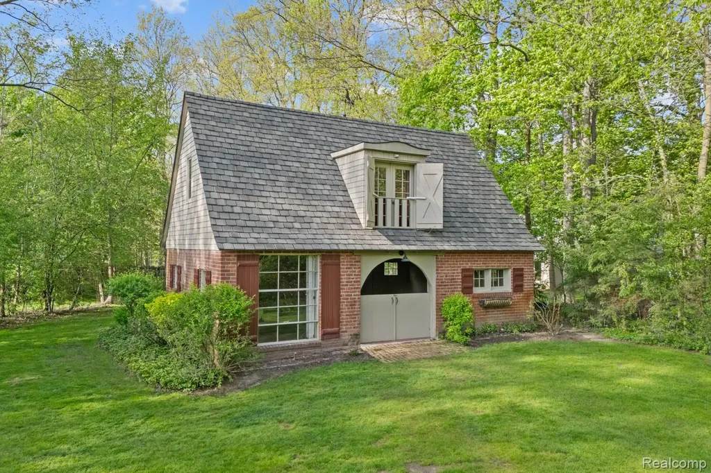 18234 Arselot Drive Northville Township MI 48168