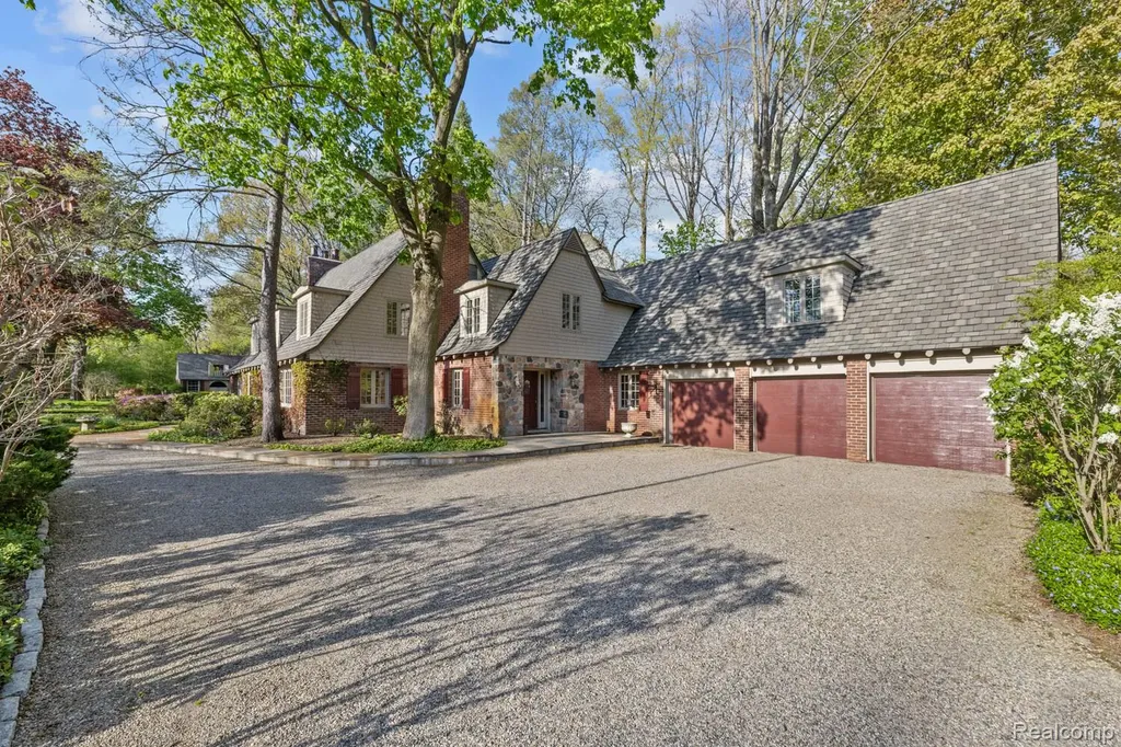 18234 Arselot Drive Northville Township MI 48168