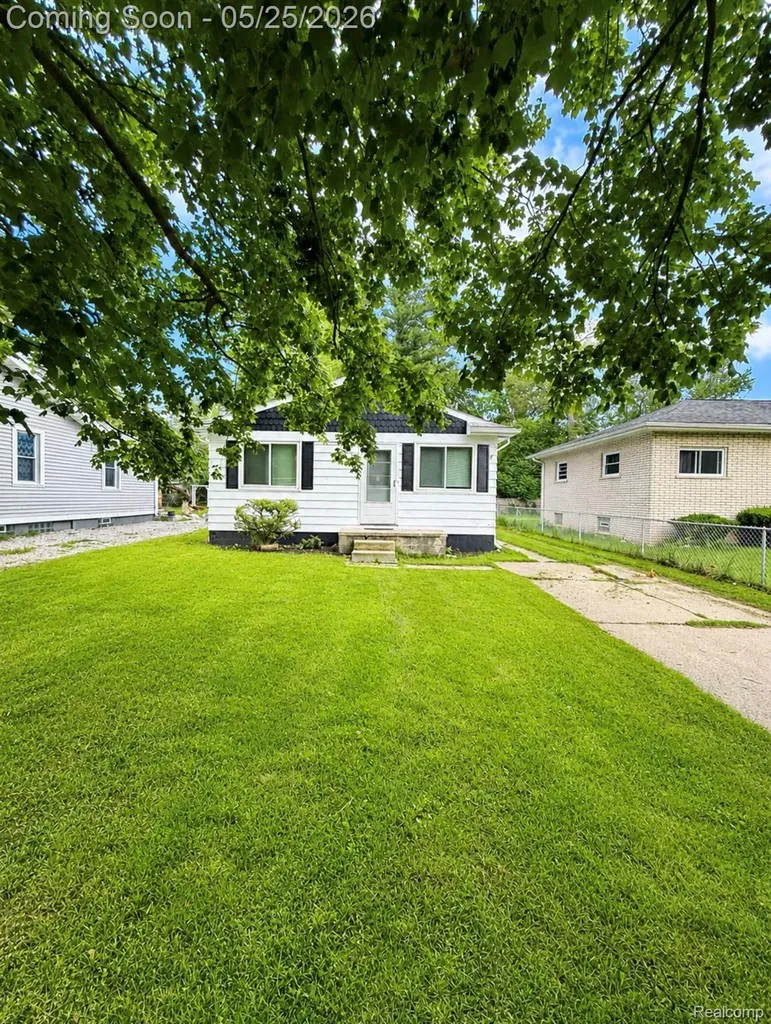 21550 Poinciana Street Southfield City MI 48033