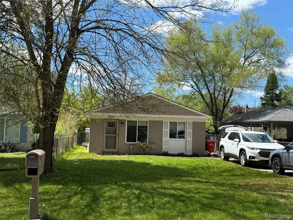 22017 Seminole Street Southfield City MI 48033