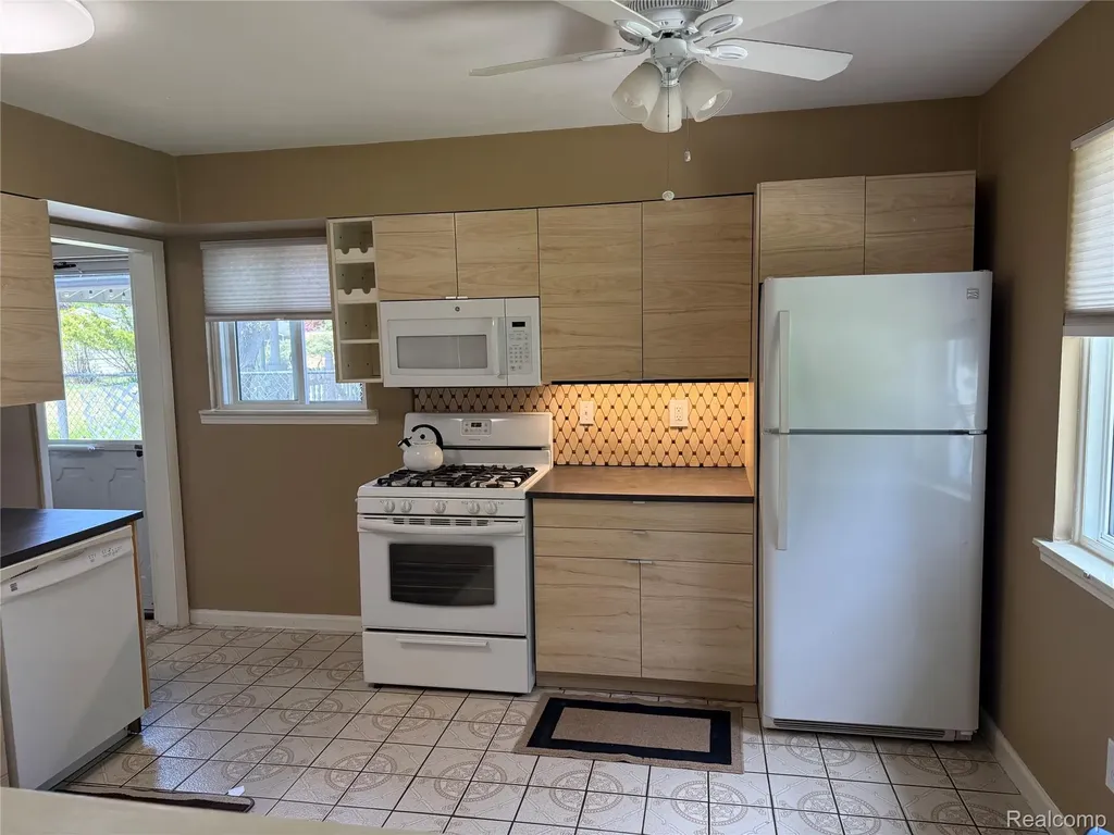 22017 Seminole Street Southfield City MI 48033