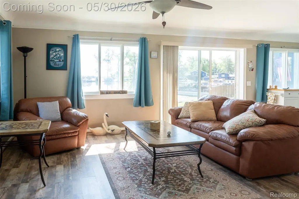 2082 Kingston Street White Lake Charter Township MI 48386