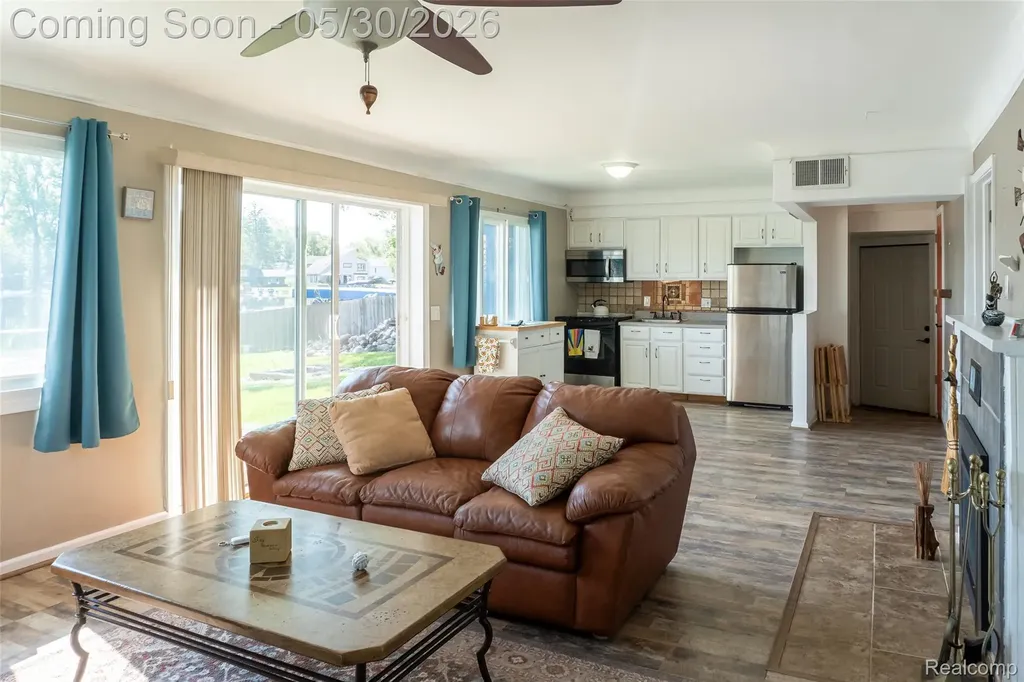 2082 Kingston Street White Lake Charter Township MI 48386