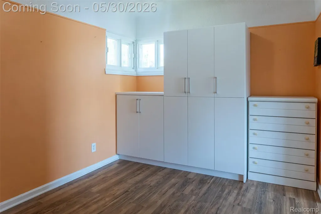 2082 Kingston Street White Lake Charter Township MI 48386