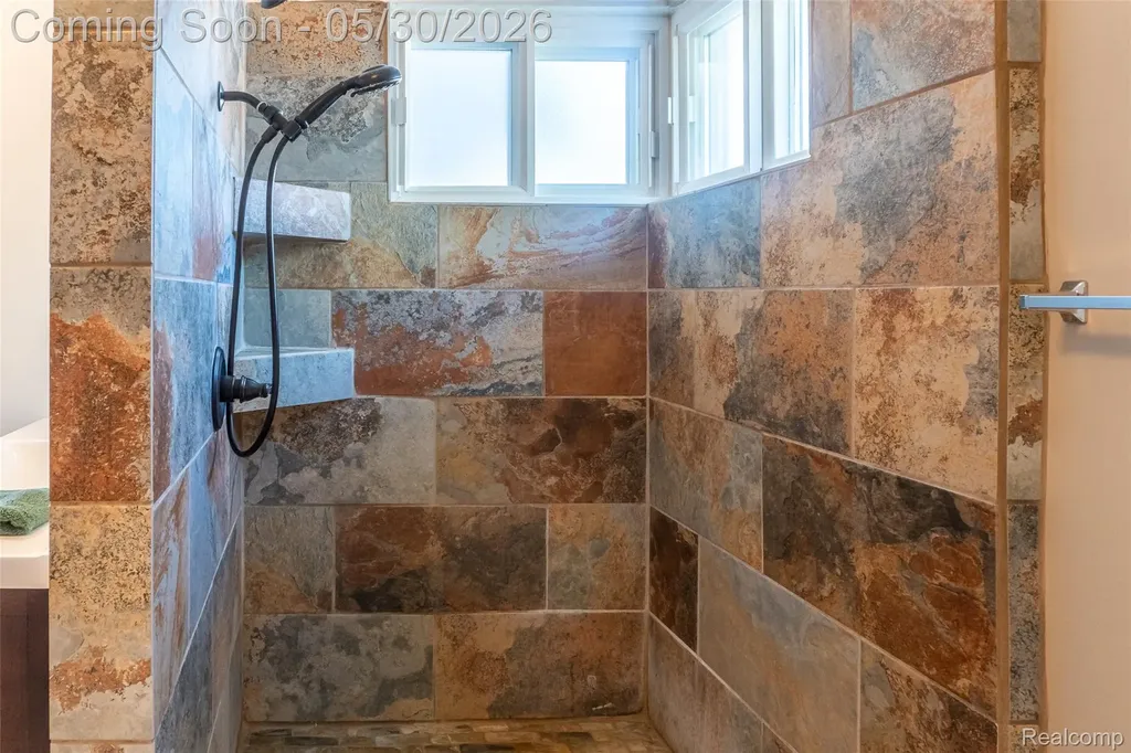 2082 Kingston Street White Lake Charter Township MI 48386