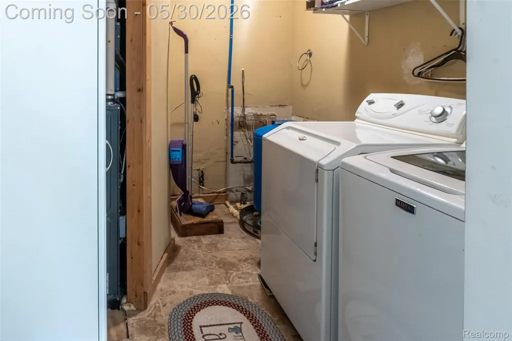 2082 Kingston Street White Lake Charter Township MI 48386