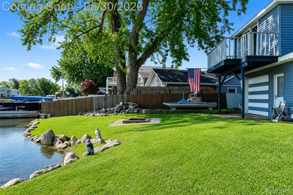 2082 Kingston Street White Lake Charter Township MI 48386