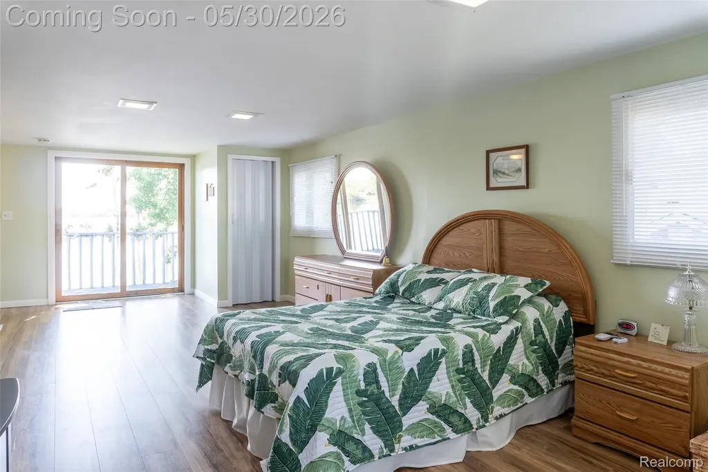 2082 Kingston Street White Lake Charter Township MI 48386