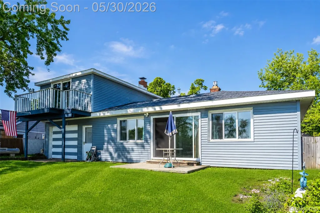 2082 Kingston Street White Lake Charter Township MI 48386