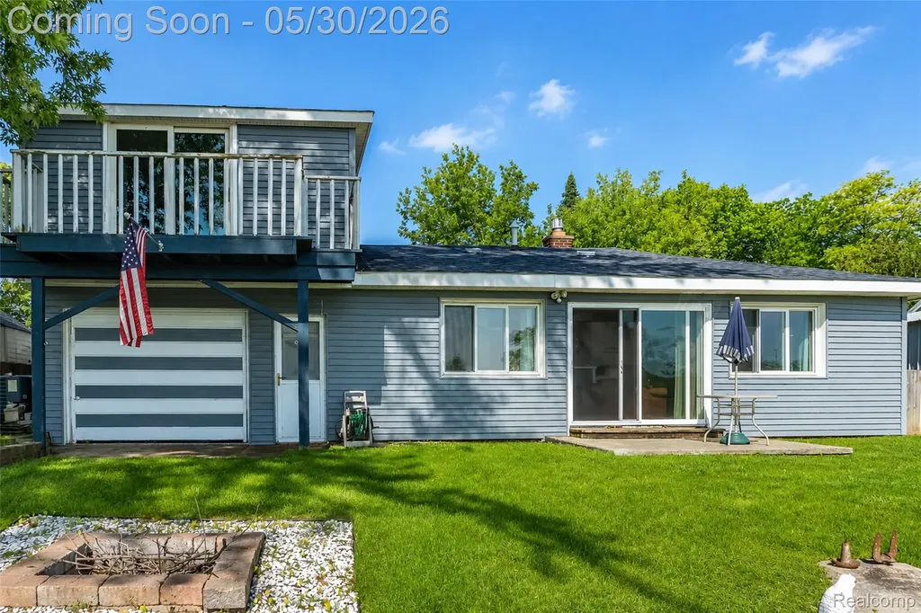 2082 Kingston Street White Lake Charter Township MI 48386
