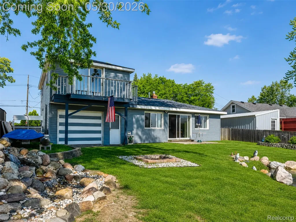 2082 Kingston Street White Lake Charter Township MI 48386