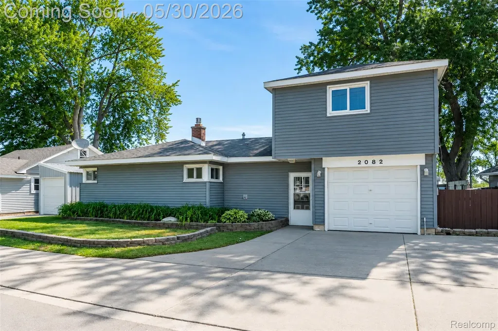 2082 Kingston Street White Lake Charter Township MI 48386