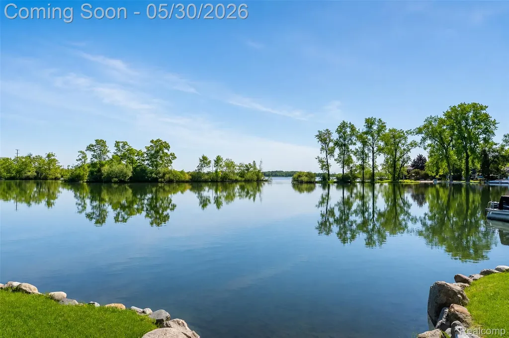 2082 Kingston Street White Lake Charter Township MI 48386