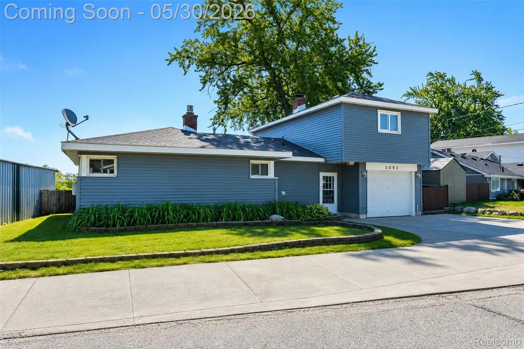 2082 Kingston Street White Lake Charter Township MI 48386