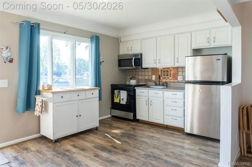 2082 Kingston Street White Lake Charter Township MI 48386