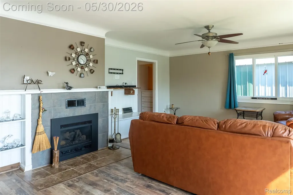 2082 Kingston Street White Lake Charter Township MI 48386