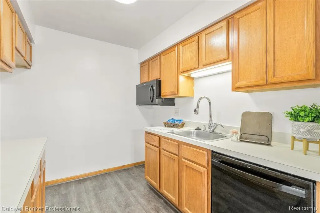 9683 Wildflower Court Van Buren Charter Township MI 48111