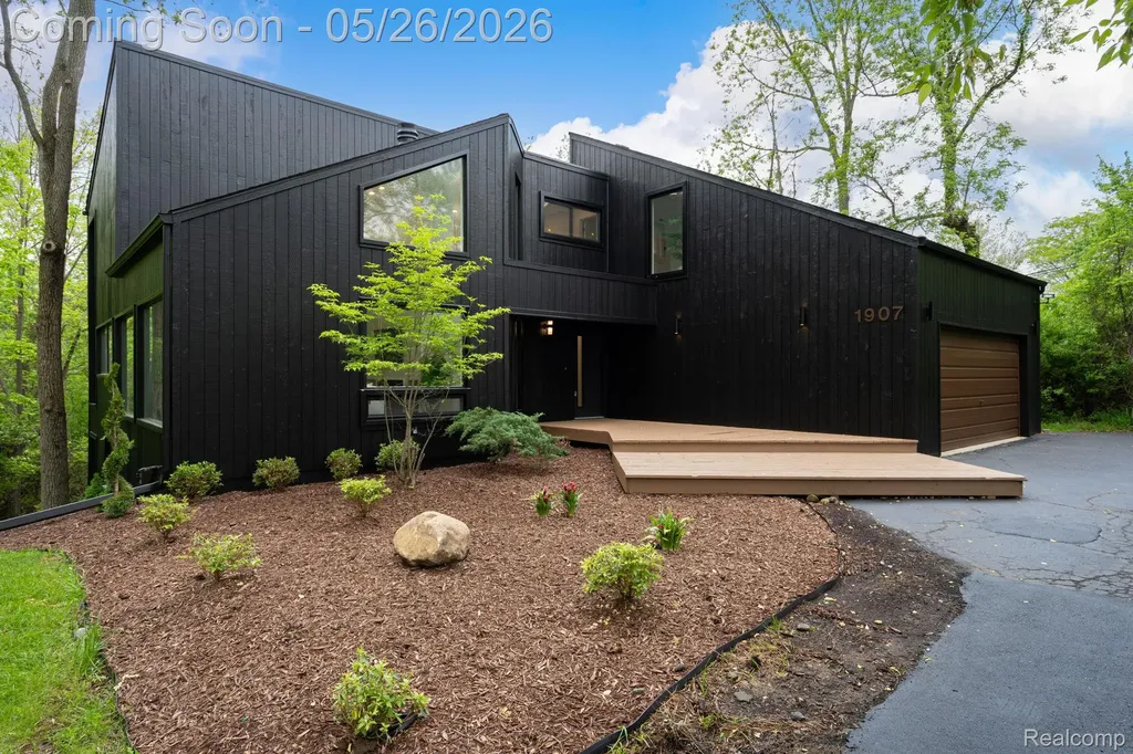 1907 Raymond Place Bloomfield Hills City MI 48302