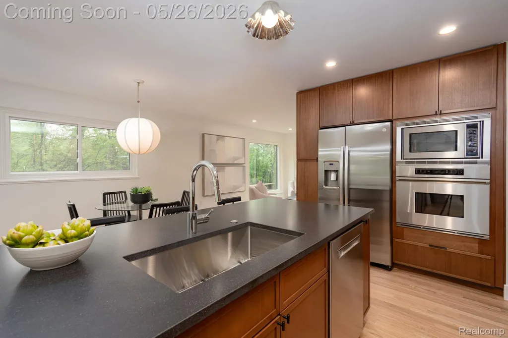 1907 Raymond Place Bloomfield Hills City MI 48302