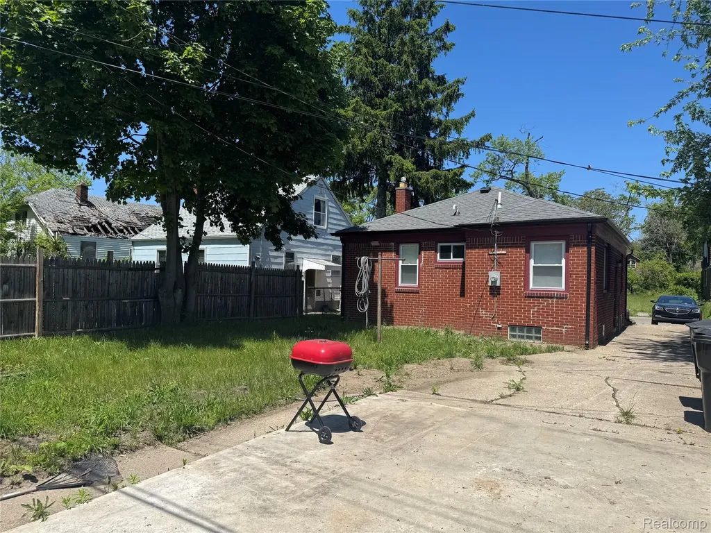 12621 Barlow Street Detroit City MI 48205