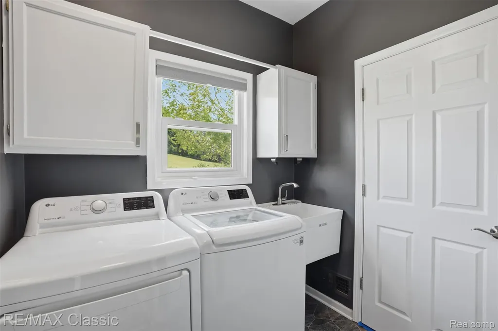 5500 Irene Boulevard White Lake Charter Township MI 48383