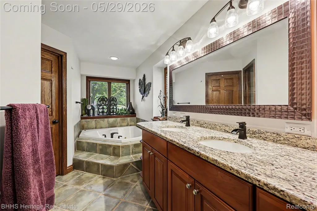 7314 Harrington Drive Hamburg Township MI 48116